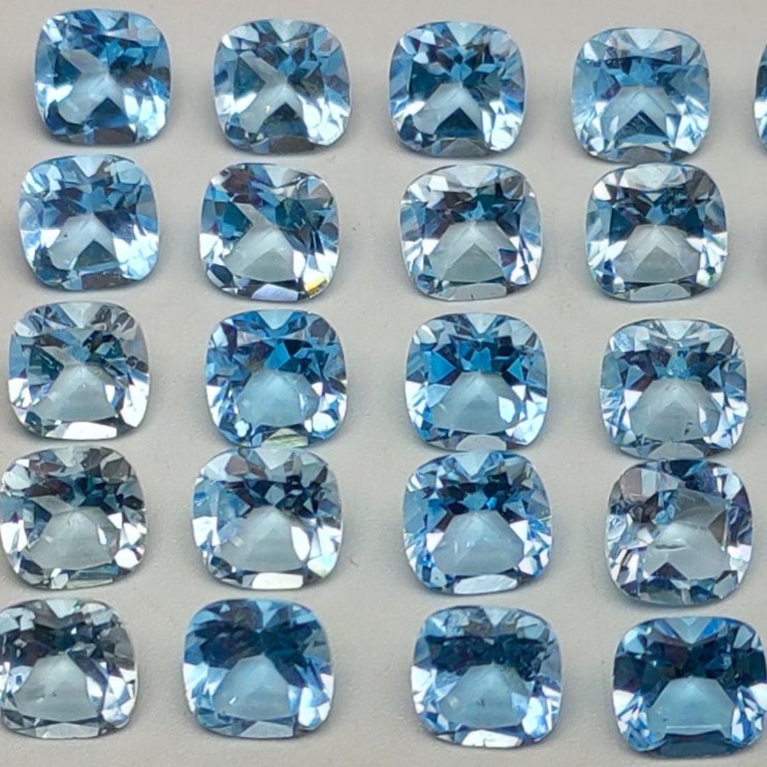 Blue Topaz 6x6 MM Cushion Faceted Cut 25 Pieces: Natural Blue Topaz 6x6 MM Cushion Faceted Cut 25 Pieces Gemstone : Blue Topaz Shape : Cushion Size : 6x6 MM Color : Sky Blue Type : Faceted Cut Quantity : 25 Pieces Weight