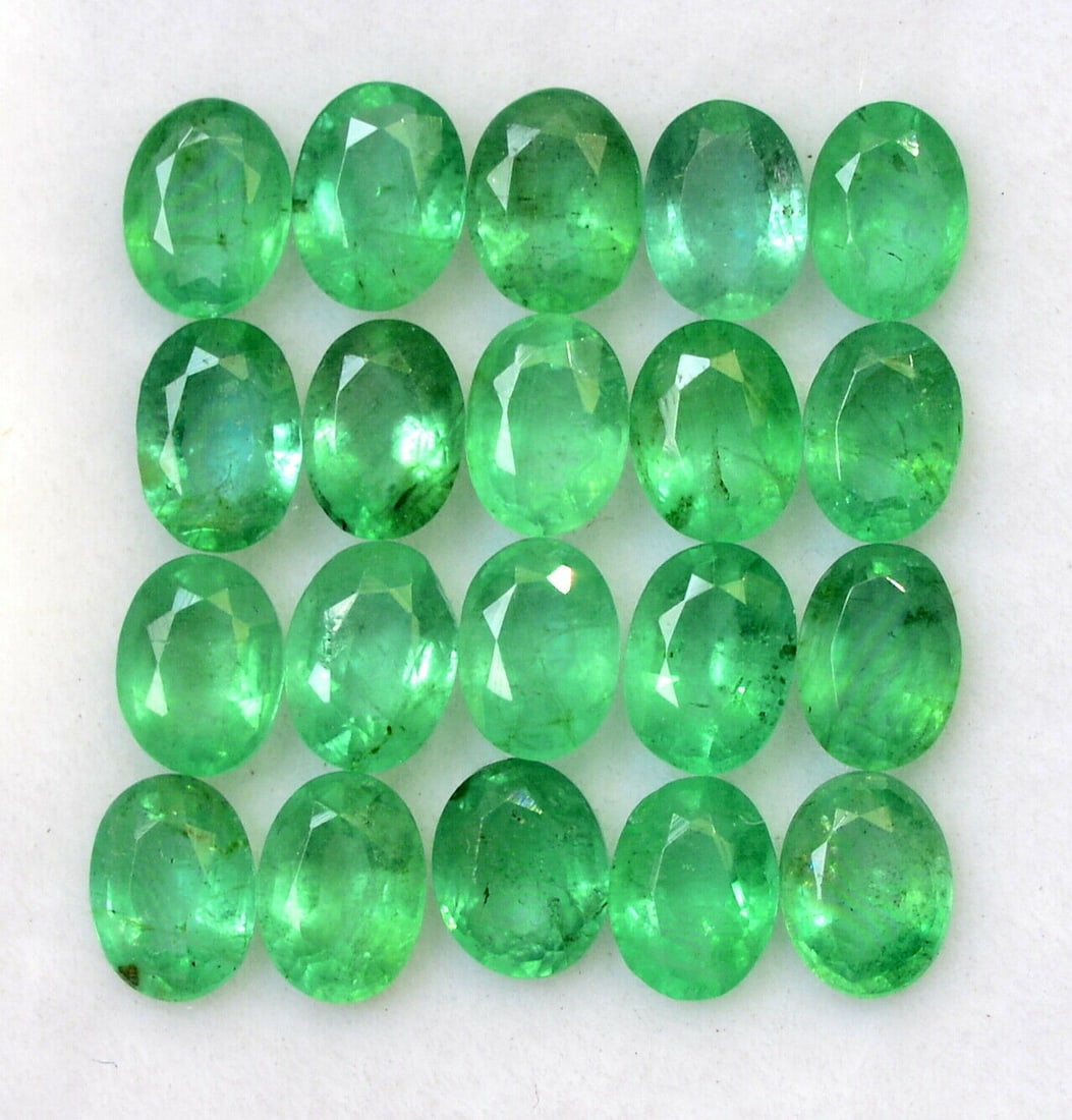 Emerald 4x3 MM Oval Faceted Cut 50 Pieces: Natural Emerald 4x3 MM Oval Faceted Cut 50 Pieces Gemstone : Emerald Shape : Oval Size : 4x3 MM Color : Green Type : Faceted Cut Quantity : 50 Pieces Weight : 8.1 Carat