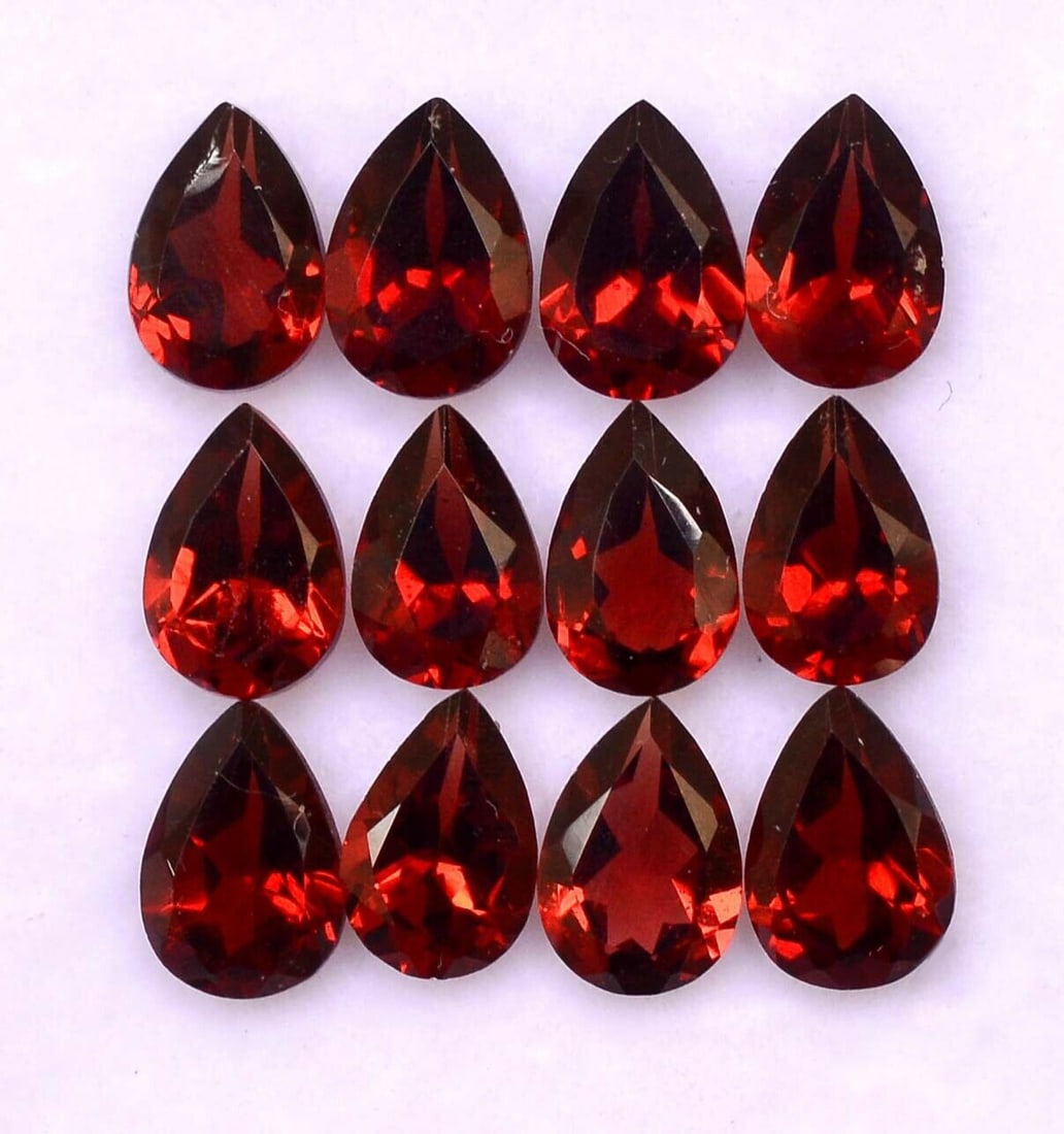 Red Garnet 6x4 MM Pear Faceted Cut 50 Pieces: Natural Red Garnet 6x4 MM Pear Faceted Cut 50 Pieces Gemstone : Red Garnet Shape : Pear Size : 6x4 MM Color : Red Type : Faceted Cut Quantity : 50 Pieces Weight : 25 Ca