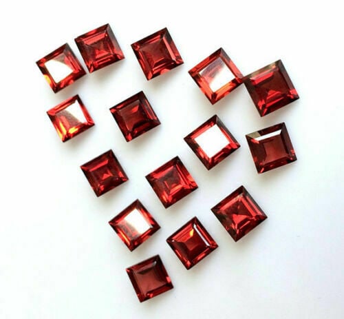 Red Garnet 4 MM Square Faceted Cut 50 Pieces: Natural Red Garnet 4 MM Square Faceted Cut 50 Pieces Gemstone : Red Garnet Shape : Square Size : 4 MM Color : Red Type : Faceted Cut Quantity : 50 Pieces Weight : 22.5