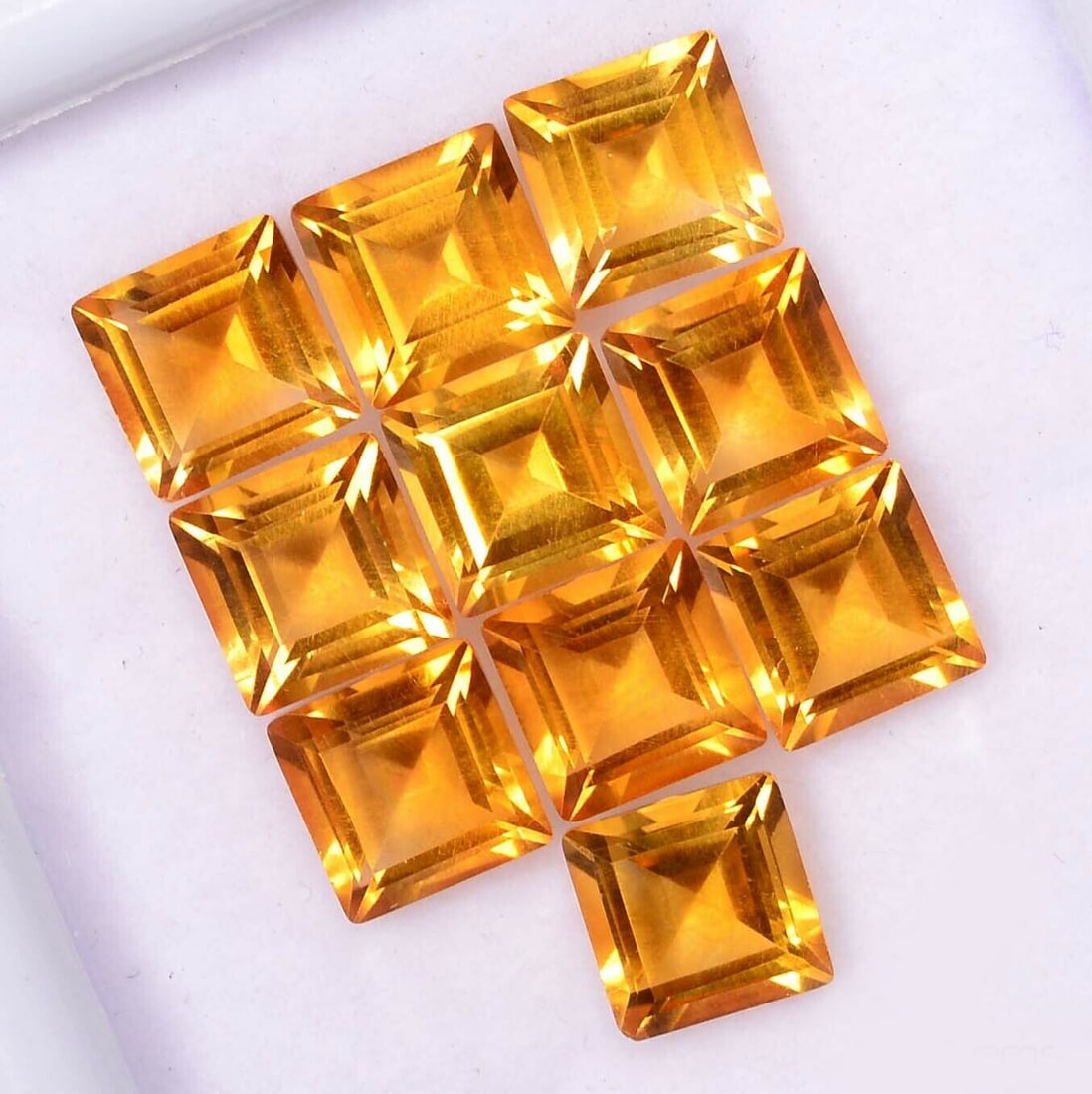 Citrine 6x6 MM Square Faceted Cut 25 Pieces: Natural Citrine 6x6 MM Square Faceted Cut 25 Pieces Gemstone : Citrine Shape : Square Size : 6x6 MM Color : Yellow Type : Faceted Cut Quantity : 25 Pieces Weight : 24 C