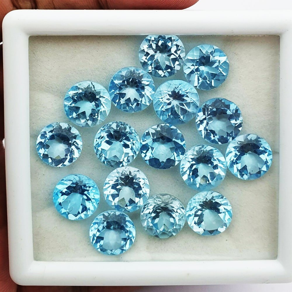 Blue Topaz 5 MM Round Faceted Cut 50 Pieces: Natural Blue Topaz 5 MM Round Faceted Cut 50 Pieces Gemstone : Blue Topaz Shape : Round Size : 5 MM Color : Sky Blue Type : Faceted Cut Quantity : 50 Pieces Weight : 27