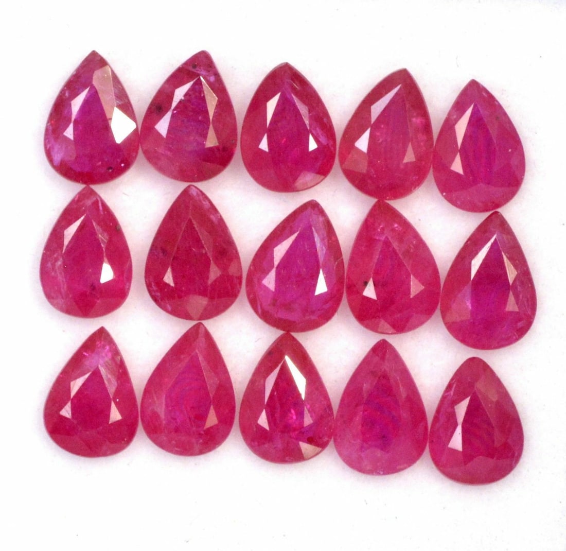 Ruby 5x3 MM Pear Faceted Cut 25 Pieces: Natural Ruby 5x3 MM Pear Faceted Cut 25 Pieces Gemstone : Ruby Shape : Pear Size : 5x3 MM Color : Red Type : Faceted Cut Quantity : 25 Pieces Weight : 7.75 Carats