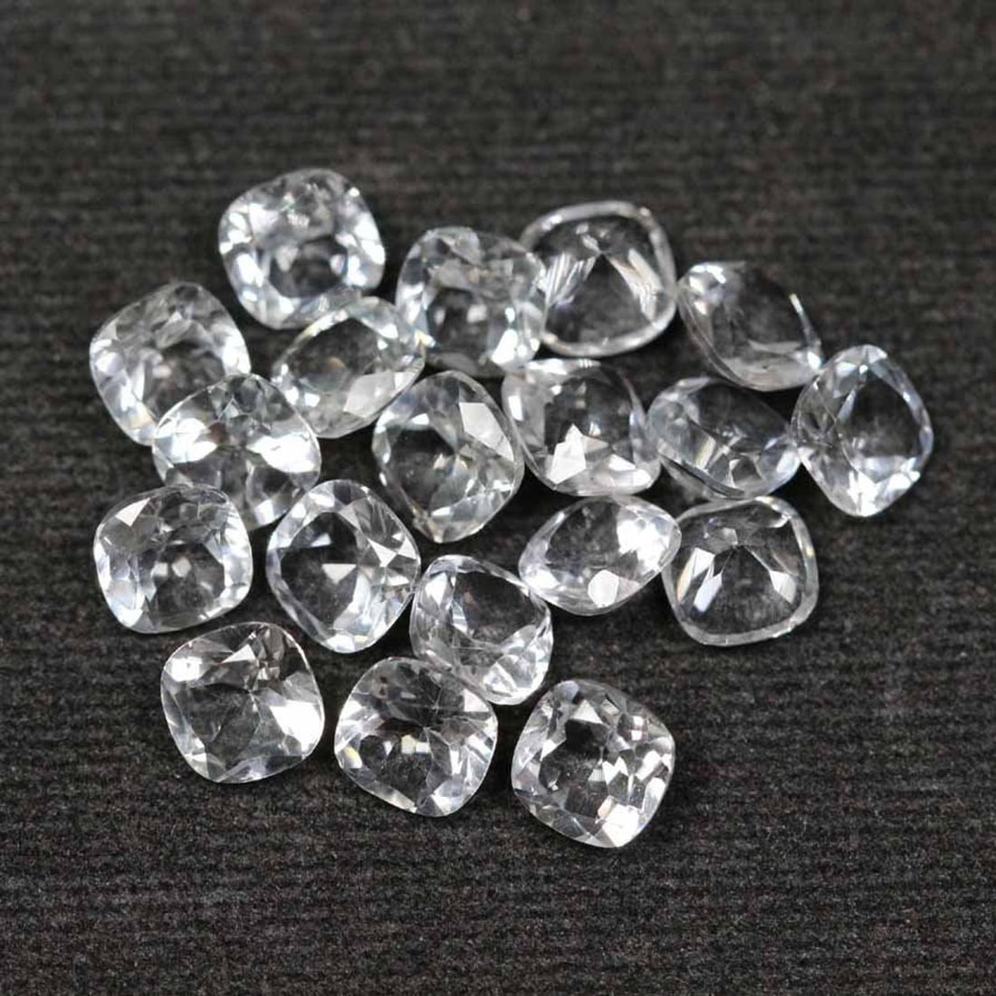 White Topaz 6 MM Cushion Faceted Cut 25 Pieces: Natural White Topaz 6 MM Cushion Faceted Cut 25 Pieces Gemstone : White Topaz Shape : Cushion Size : 6 MM Color : White (Colorless) Type : Faceted Cut Quantity : 25 Pieces