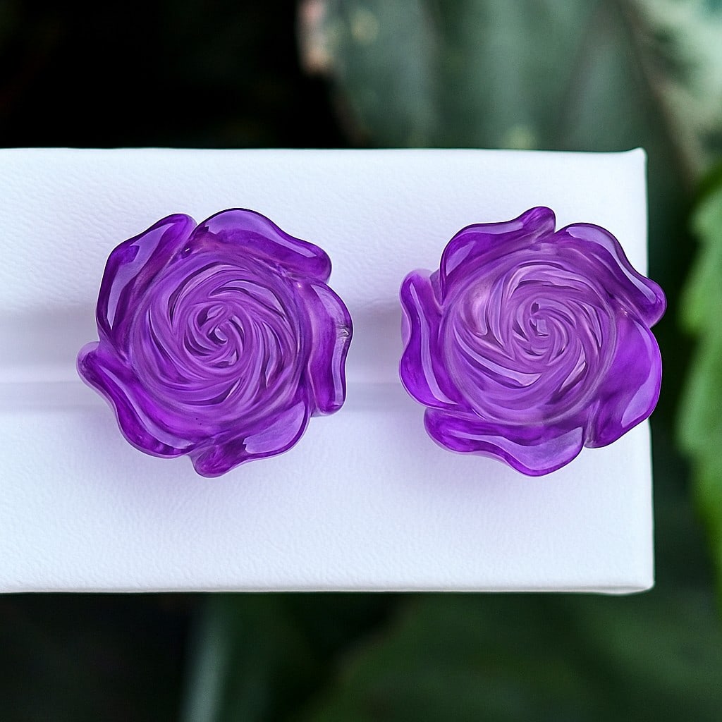 Natural Amethyst Rose Hand Carved 50 Cts. Gemstone Pair: Natural Amethyst Rose Hand Carved 50 Cts. Gemstone Pair Amethyst Shape : Rose Hand Carved Size : 18x17.5x14 MM Color : Purple Type : Hand Cut Quantity : 2 Piece Weight : 50
