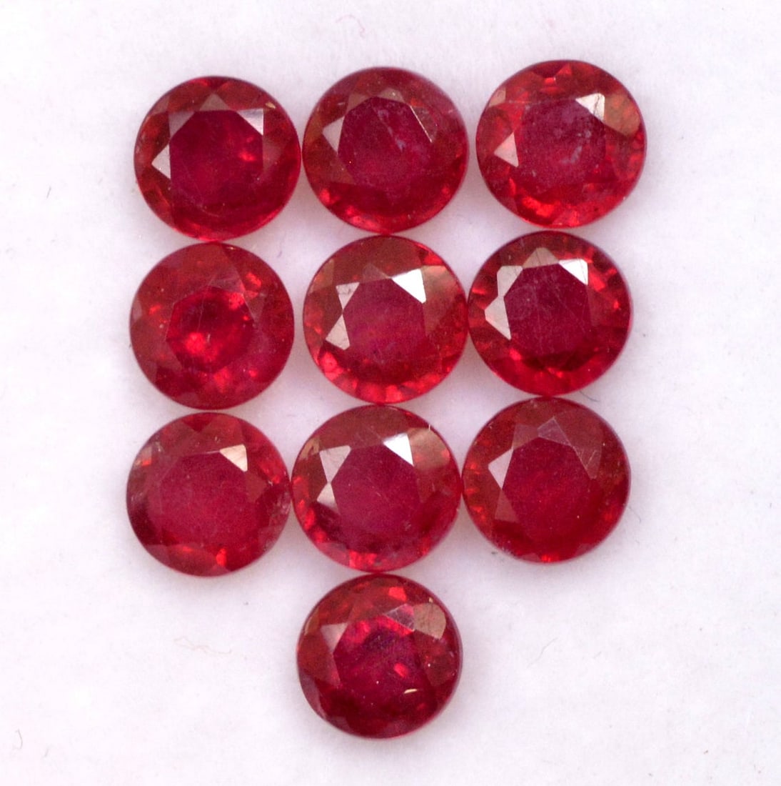 Ruby 5 MM Round Faceted Cut 15 Pieces: Natural Ruby 5 MM Round Faceted Cut 15 Pieces Gemstone : Ruby Shape : Round Size : 5 MM Color : Red Type : Faceted Cut Quantity : 15 Pieces Weight : 12.3 Carats C