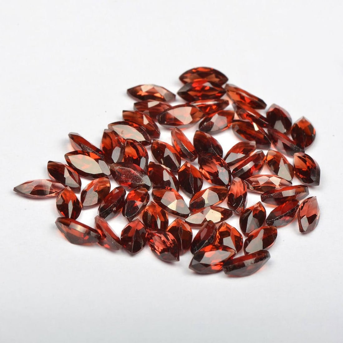 Red Garnet 3.5x7 MM Marquise Faceted Cut 50 Pieces: Natural Red Garnet 3.5x7 MM Marquise Faceted Cut 50 Pieces Gemstone : Red Garnet Shape : Marquise Size : 3.5x7 MM Color : Red Type : Faceted Cut Quantity : 50 Pieces Weight