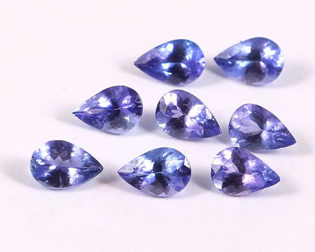 Tanzanite 6x4 MM Pear Faceted Cut 25 Pieces: Natural Tanzanite 6x4 MM Pear Faceted Cut 25 Pieces Gemstone : Tanzanite Shape : Pear Size : 6x4 MM Color : Blue Type : Faceted Cut Quantity : 25 Pieces Weight : 8.25 C