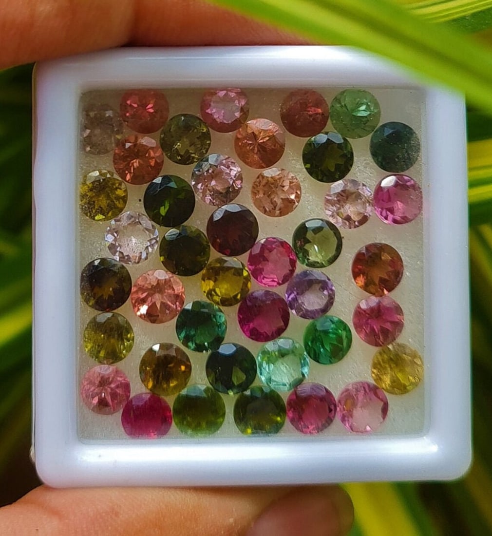 Multi Tourmaline 5 MM Round Faceted Cut 25 Pieces: Natural Multi Tourmaline 5 MM Round Faceted Cut 25 Pieces Gemstone : Multi Tourmaline Shape : Round Size : 5 MM Color : Multi Color Type : Faceted Cut Quantity : 25 Pieces