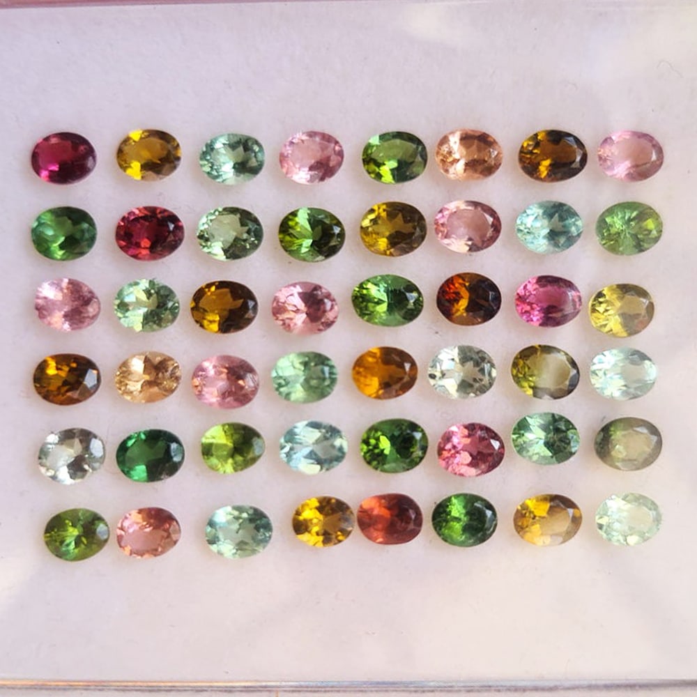 Multi Tourmaline 4x3 MM Oval Faceted Cut 50 Pieces: Natural Multi Tourmaline 4x3 MM Oval Faceted Cut 50 Pieces Gemstone : Multi Tourmaline Shape : Oval Size : 4x3 MM Color : Multi Color Type : Faceted Cut Quantity : 50 Pieces <
