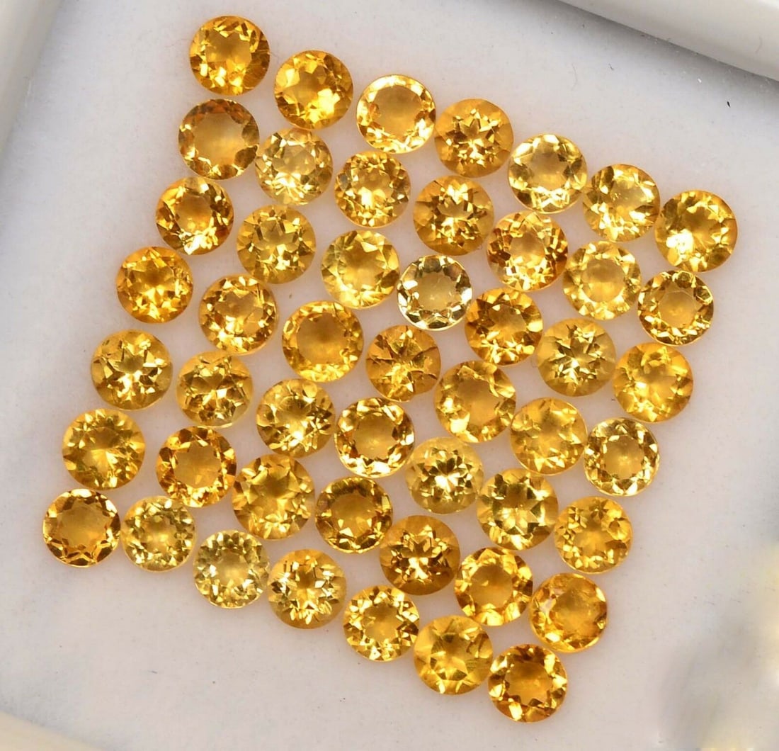 Citrine 3 MM Round Faceted Cut 100 Pieces: Natural Citrine 3 MM Round Faceted Cut 100 Pieces Gemstone : Citrine Shape : Round Size : 3 MM Color : Yellow Type : Faceted Cut Quantity : 100 Pieces Weight : 10 Carat