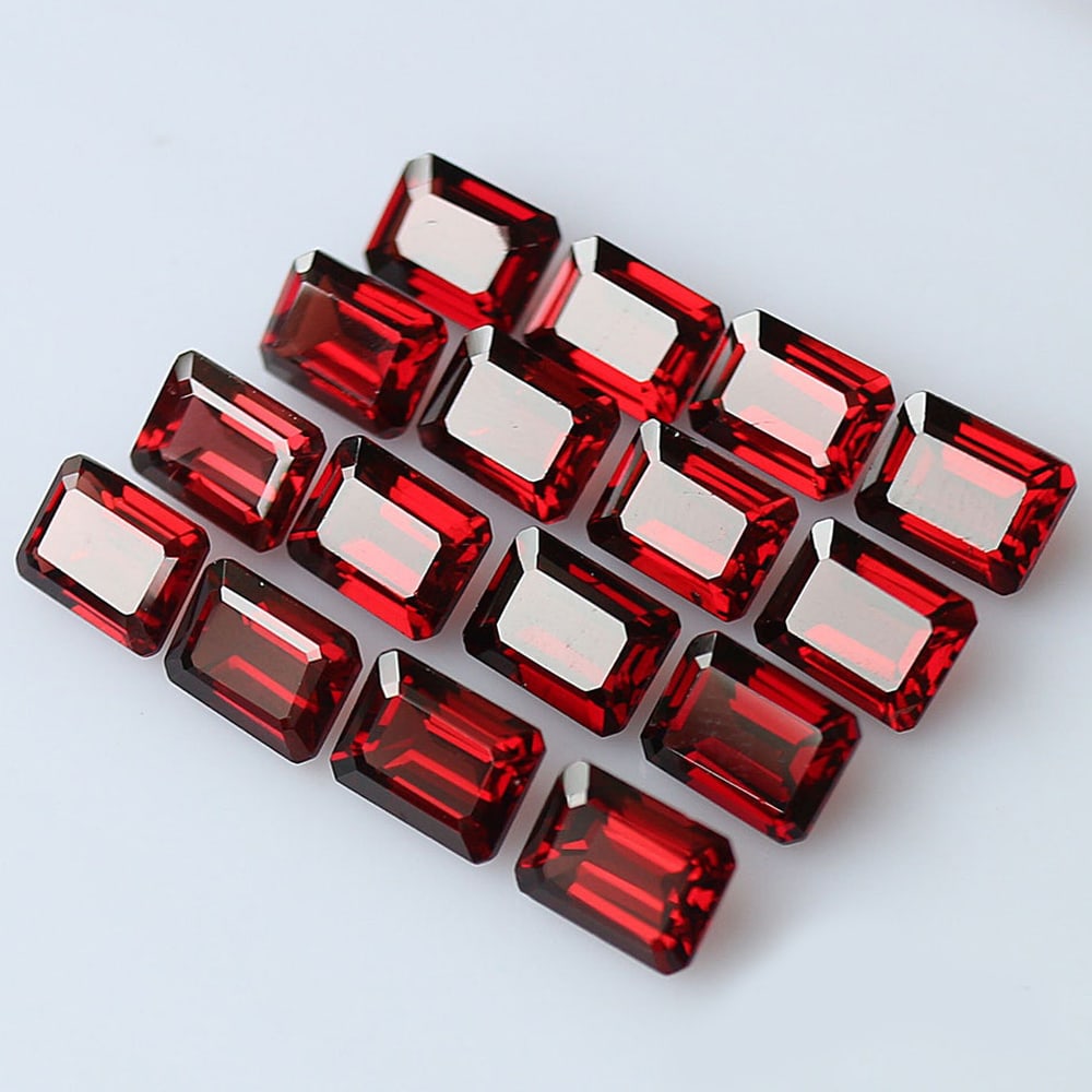 Red Garnet 7x5 MM Octagon Faceted Cut 25 Pieces: Natural Red Garnet 7x5 MM Octagon Faceted Cut 25 Pieces Gemstone : Red Garnet Shape : Octagon Size : 7x5 MM Color : Red Type : Faceted Cut Quantity : 25 Pieces Weight :