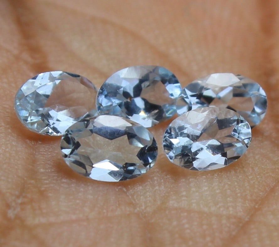 Aquamarine 8x6 MM Oval Faceted Cut 20 Pieces: Natural Aquamarine 8x6 MM Oval Faceted Cut 20 Pieces Gemstone : Aquamarine Shape : Oval Size : 8x6 MM Color : Aqua Blue Type : Faceted Cut Quantity : 20 Pieces Weight :