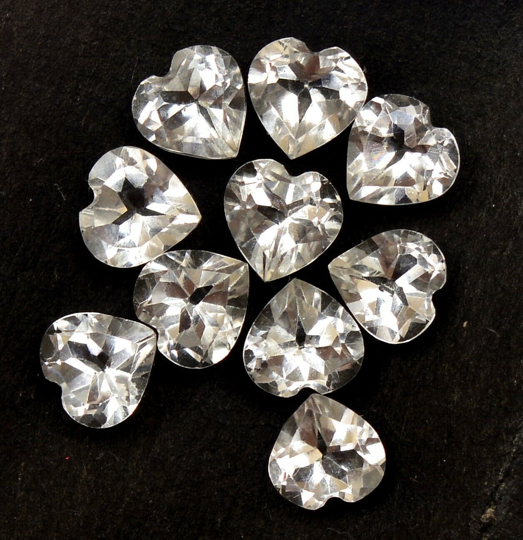 White Topaz 6 MM Heart Faceted Cut 50 Pieces: Natural White Topaz 6 MM Heart Faceted Cut 50 Pieces Gemstone : White Topaz Shape : Heart Size : 6 MM Color : White (Colorless) Type : Faceted Cut Quantity : 50 Pieces Weig