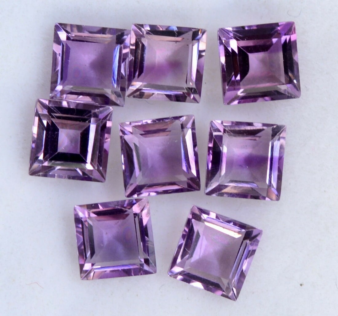 Amethyst 7x7 MM Square Faceted Cut 25 Pieces: Natural Amethyst 7x7 MM Square Faceted Cut 25 Pieces Gemstone : Amethyst Shape : Square Size : 7x7 MM Color : Purple Type : Faceted Cut Quantity : 25 Pieces Weight : 41