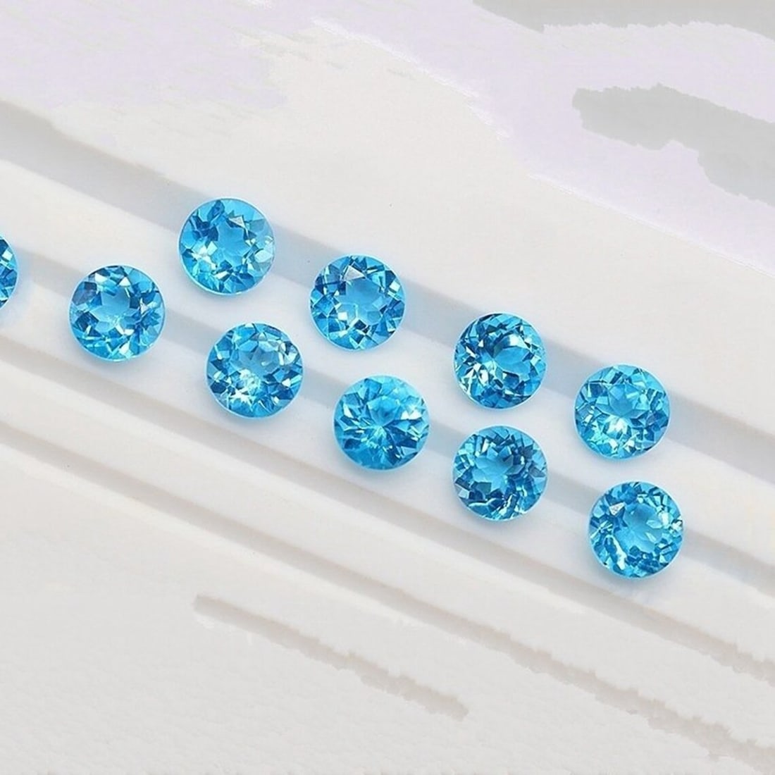 Swiss Blue Topaz 3 MM Round Faceted Cut 100 Pieces: Natural Swiss Blue Topaz 3 MM Round Faceted Cut 100 Pieces Gemstone : Swiss Blue Topaz Shape : Round Size : 3 MM Color : Blue Type : Faceted Cut Quantity : 100 Pieces Weigh