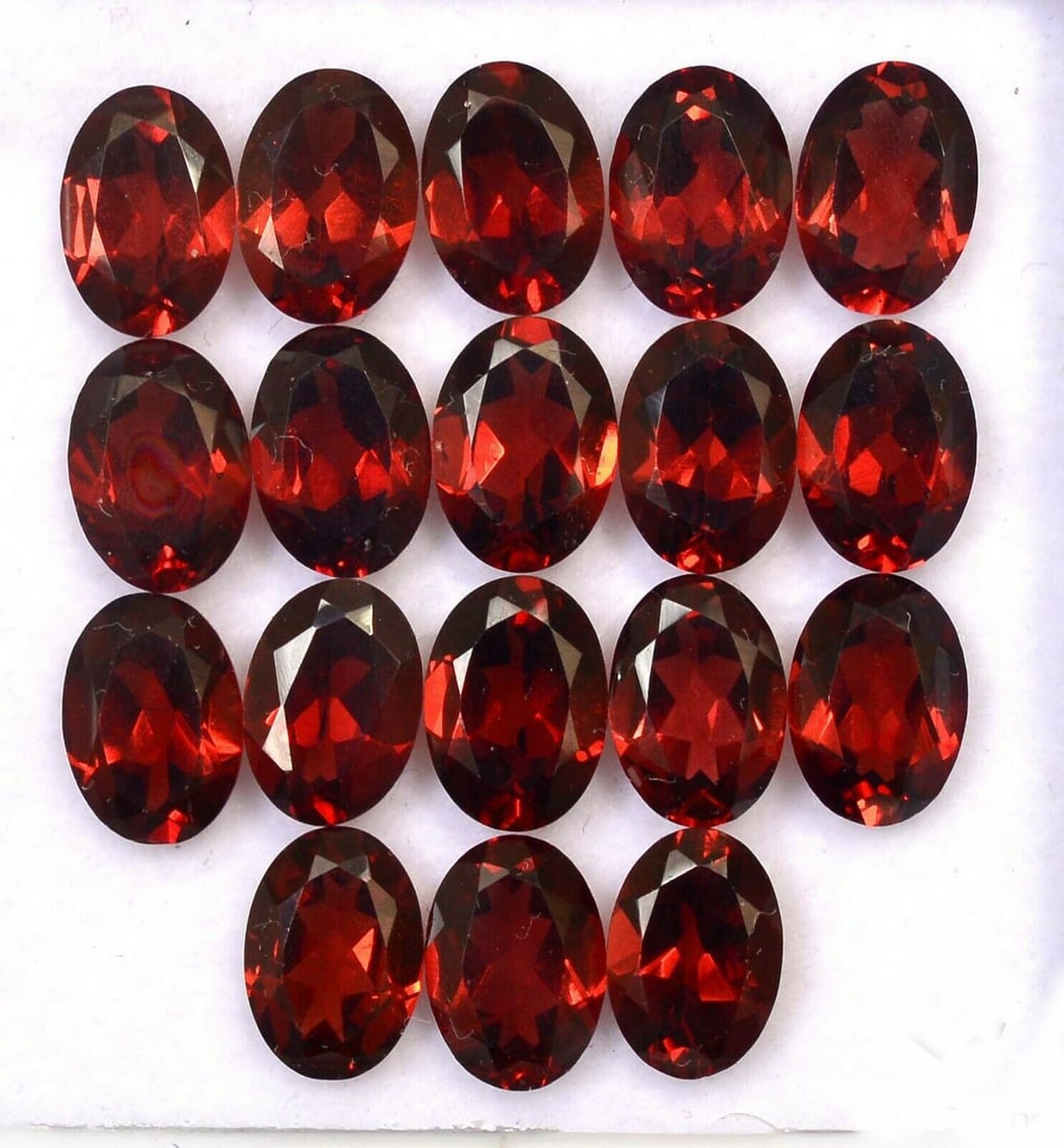 Red Garnet 5x3 MM Oval Faceted Cut 100 Pieces: Natural Red Garnet 5x3 MM Oval Faceted Cut 100 Pieces Gemstone : Red Garnet Shape : Oval Size : 5x3 MM Color : Red Type : Faceted Cut Quantity : 100 Pieces Weight : 31