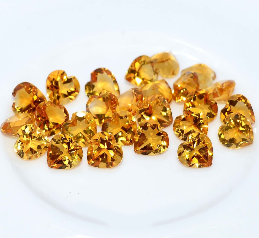 Citrine 6x6 MM Heart Faceted Cut 25 Pieces: Natural Citrine 6x6 MM Heart Faceted Cut 25 Pieces Gemstone : Citrine Shape : Heart Size : 6x6 MM Color : Yellow Type : Faceted Cut Quantity : 25 Pieces Weight : 18.25