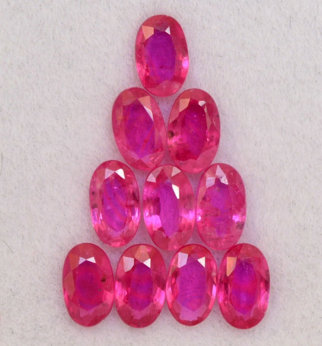 Ruby 5x3 MM Oval Faceted Cut 25 Pieces: Natural Ruby 5x3 MM Oval Faceted Cut 25 Pieces Gemstone : Ruby Shape : Oval Size : 5x3 MM Color : Red Type : Faceted Cut Quantity : 25 Pieces Weight : 9 Carats Co