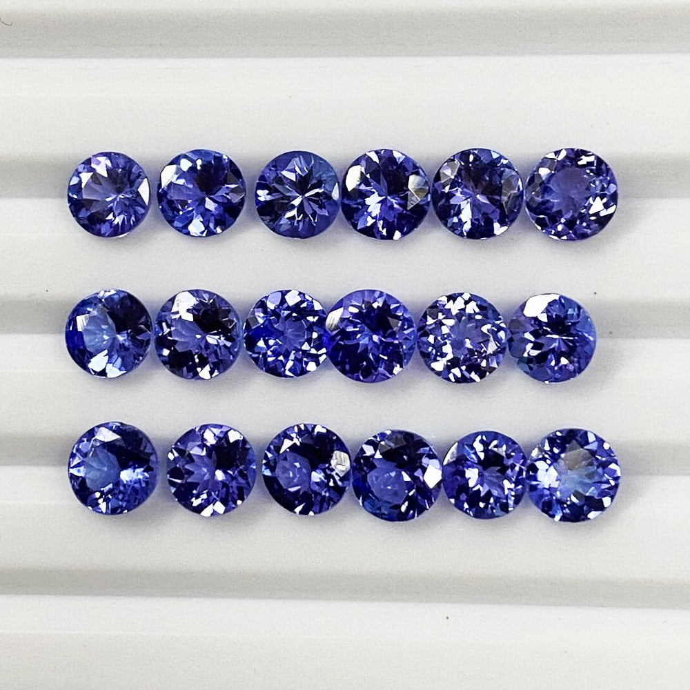 Tanzanite 3 MM Round Faceted Cut 50 Pieces: Natural Tanzanite 3 MM Round Faceted Cut 50 Pieces Gemstone : Tanzanite Shape : Round Size : 3 MM Color : Blue Type : Faceted Cut Quantity : 50 Pieces Weight : 6 Carats