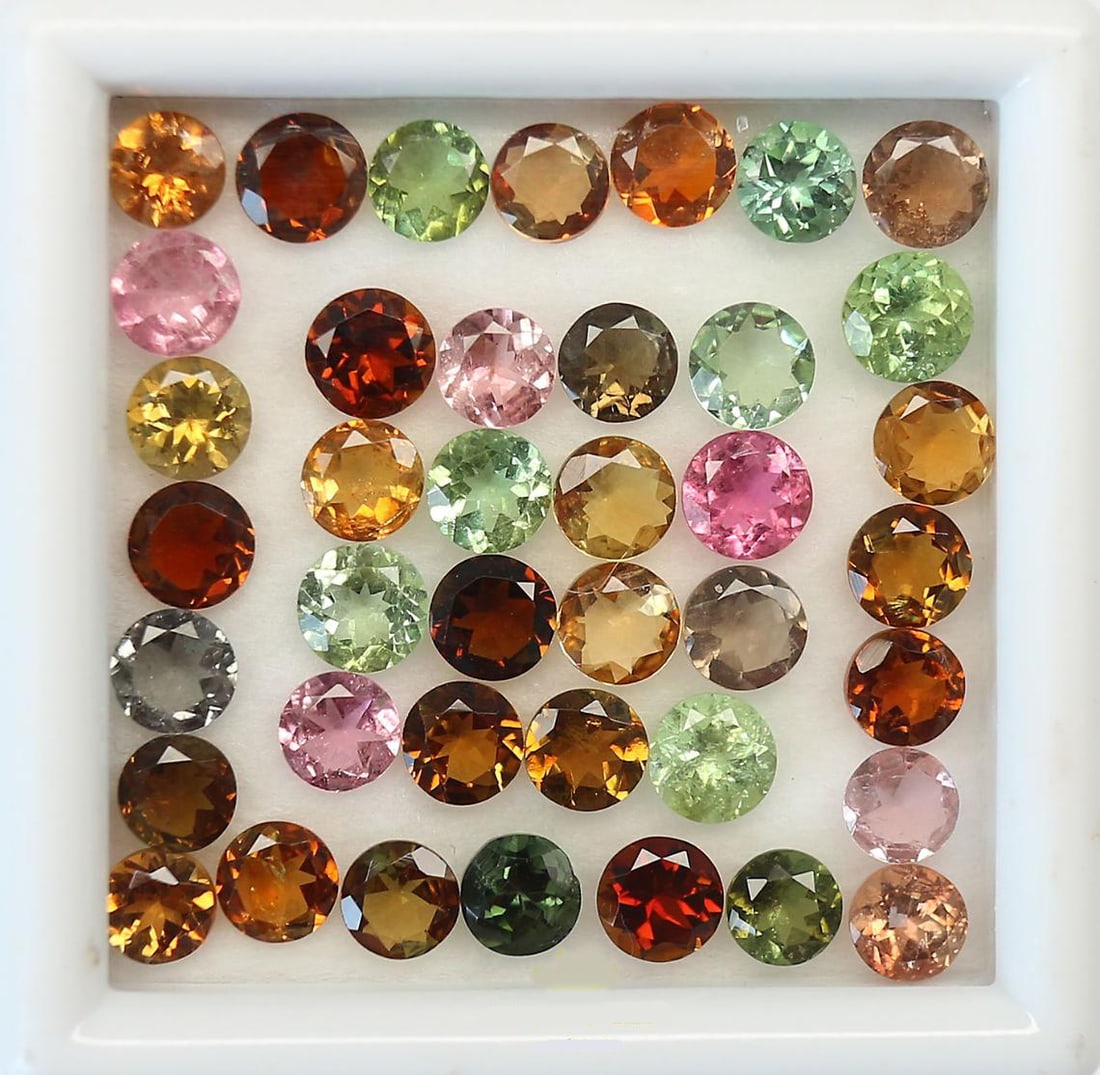 Multi Tourmaline 4.5 MM Round Faceted Cut 25 Pieces: Natural Multi Tourmaline 4.5 MM Round Faceted Cut 25 Pieces Gemstone : Multi Tourmaline Shape : Round Size : 4.5 MM Color : Multi Color Type : Faceted Cut Quantity : 25 Pieces