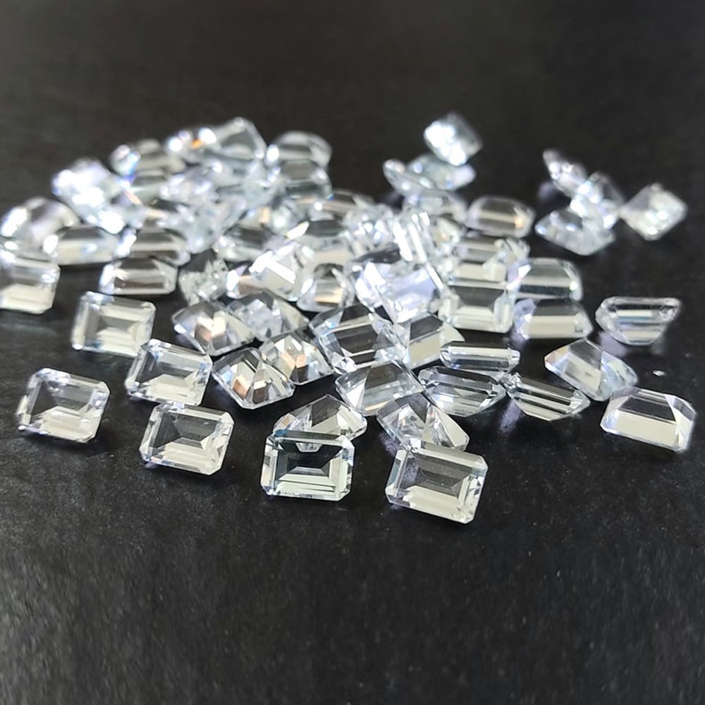 White Topaz 6x4 MM Octagon Faceted Cut 50 Pieces: Natural White Topaz 6x4 MM Octagon Faceted Cut 50 Pieces Gemstone : White Topaz Shape : Octagon Size : 6x4 MM Color : White (Colorless) Type : Faceted Cut Quantity : 50 Pieces