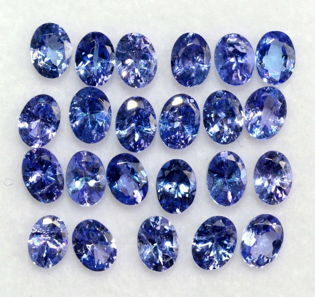 Tanzanite 5x4 MM Oval Faceted Cut 25 Pieces: Natural Tanzanite 5x4 MM Oval Faceted Cut 25 Pieces Gemstone : Tanzanite Shape : Oval Size : 5x4 MM Color : Blue Type : Faceted Cut Quantity : 25 Pieces Weight : 7.5 Ca