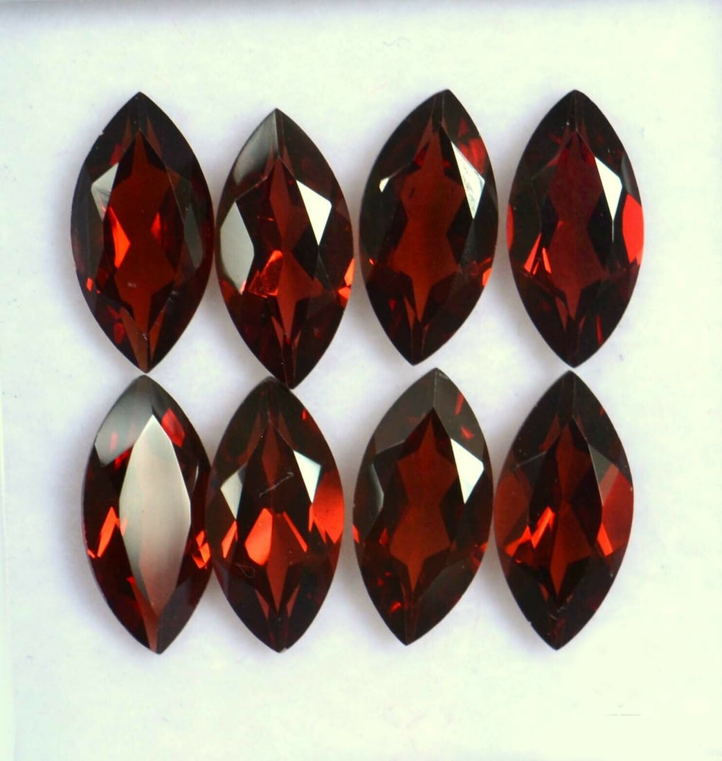 Red Garnet 5x12 MM Marquise Faceted Cut 15 Pieces: Natural Red Garnet 5x12 MM Marquise Faceted Cut 15 Pieces Gemstone : Red Garnet Shape : Marquise Size : 5x12 MM Color : Red Type : Faceted Cut Quantity : 15 Pieces Weight :