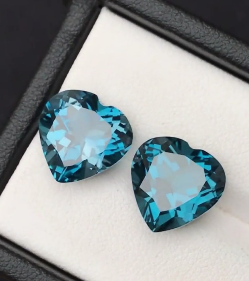 Natural London Blue Topaz 11 MM Heart Cut Gemstone Pair: Natural London Blue Topaz 11 MM Heart Cut Gemstone Pair Gemstone : London Blue Topaz Stone Shape : Heart Stone Cutting Type : Faceted Cut Stone Weight : 11.45 Carats Stone Measurement : 11