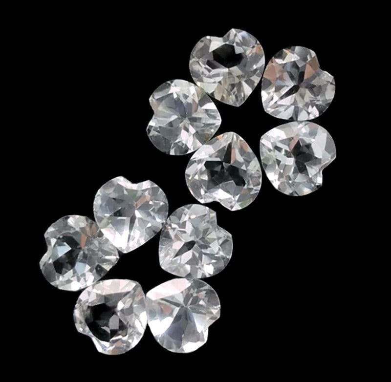 White Topaz 5 MM Heart Faceted Cut 100 Pieces: Natural White Topaz 5 MM Heart Faceted Cut 100 Pieces Gemstone : White Topaz Shape : Heart Size : 5 MM Color : White (Colorless) Type : Faceted Cut Quantity : 100 Pieces We