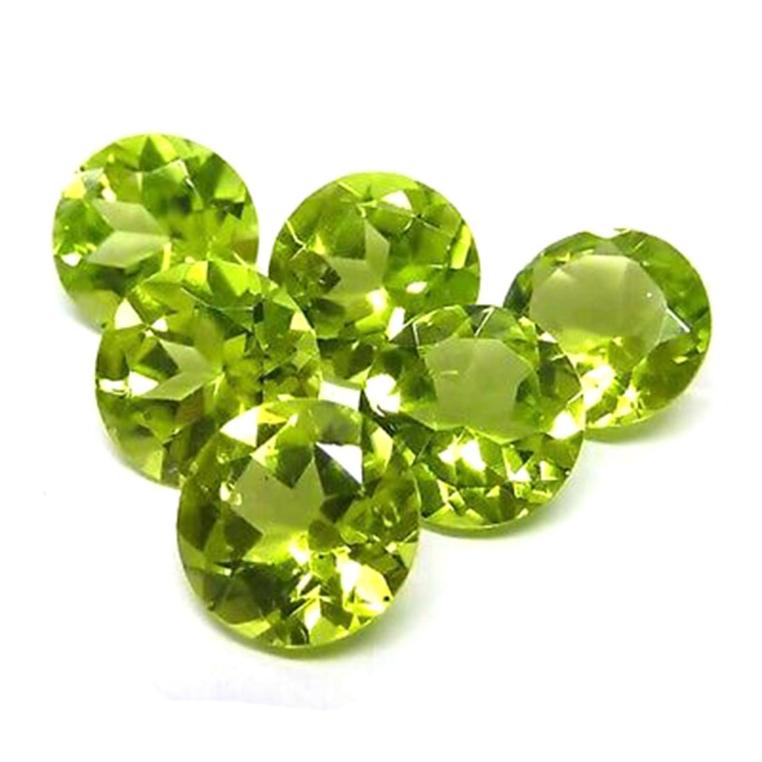Peridot 7 MM Round Faceted Cut 15 Pieces: Natural Peridot 7 MM Round Faceted Cut 15 Pieces Gemstone : Peridot Shape : Round Size : 7 MM Color : Green Type : Faceted Cut Quantity : 15 Pieces Weight : 19.5 Carats