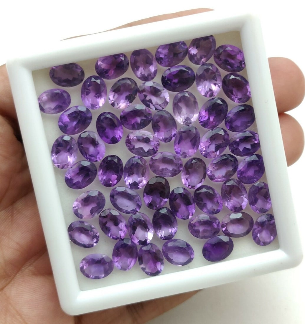 Amethyst 8x6 MM Oval Faceted Cut 25 Pieces: Natural Amethyst 8x6 MM Oval Faceted Cut 25 Pieces Gemstone : Amethyst Shape : Oval Size : 8x6 MM Color : Purple Type : Faceted Cut Quantity : 25 Pieces Weight : 30.5 C