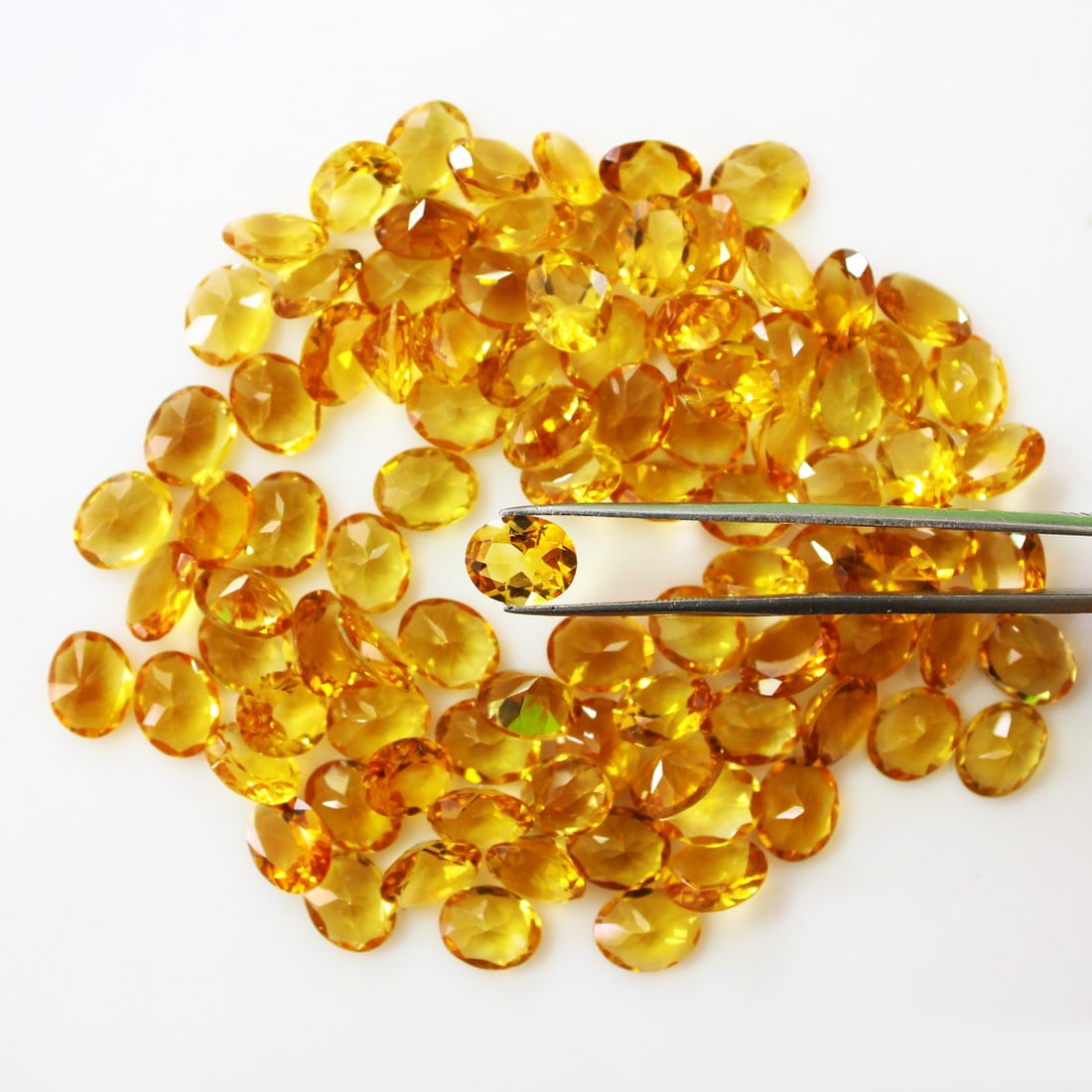 Citrine 4x3 MM Oval Faceted Cut 25 Pieces: Natural Citrine 4x3 MM Oval Faceted Cut 25 Pieces Gemstone : Citrine Shape : Oval Size : 4x3 MM Color : Yellow Type : Faceted Cut Quantity : 25 Pieces Weight : 3.75 Car