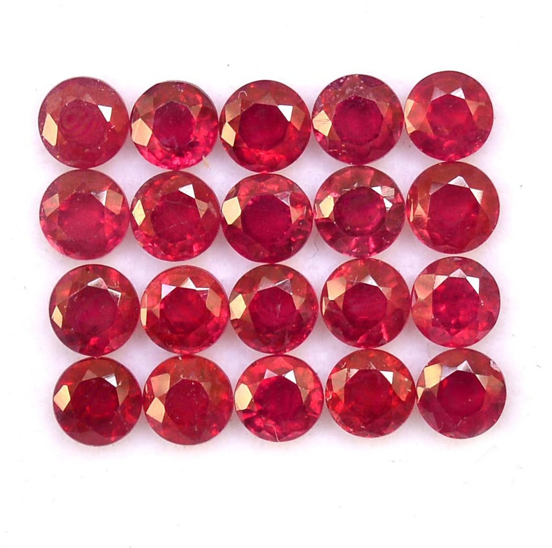 Ruby 4 MM Round Faceted Cut 25 Pieces: Natural Ruby 4 MM Round Faceted Cut 25 Pieces Gemstone : Ruby Shape : Round Size : 4 MM Color : Red Type : Faceted Cut Quantity : 25 Pieces Weight : 10 Carats Cou