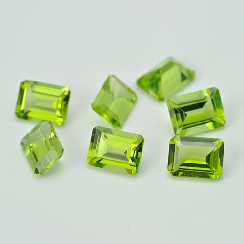 Peridot 7x5 MM Octagon Faceted Cut 20 Pieces: Natural Peridot 7x5 MM Octagon Faceted Cut 20 Pieces Gemstone : Peridot Shape : Octagon Size : 7x5 MM Color : Green Type : Faceted Cut Quantity : 20 Pieces Weight : 20