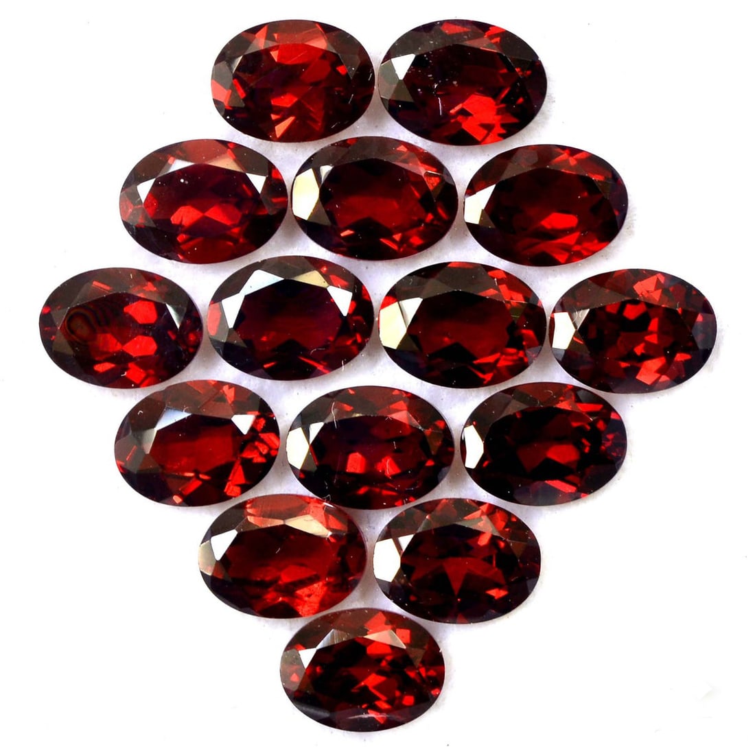 Red Garnet 6x4 MM Oval Faceted Cut 50 Pieces: Natural Red Garnet 6x4 MM Oval Faceted Cut 50 Pieces Gemstone : Red Garnet Shape : Oval Size : 6x4 MM Color : Red Type : Faceted Cut Quantity : 50 Pieces Weight : 30.5