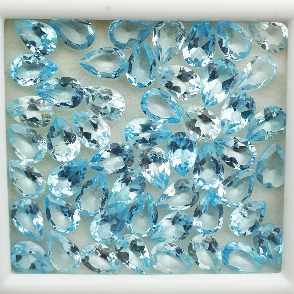 Blue Topaz 7x5 MM Pear Faceted Cut 25 Pieces: Natural Blue Topaz 7x5 MM Pear Faceted Cut 25 Pieces Gemstone : Blue Topaz Shape : Pear Size : 7x5 MM Color : Sky Blue Type : Faceted Cut Quantity : 25 Pieces Weight :
