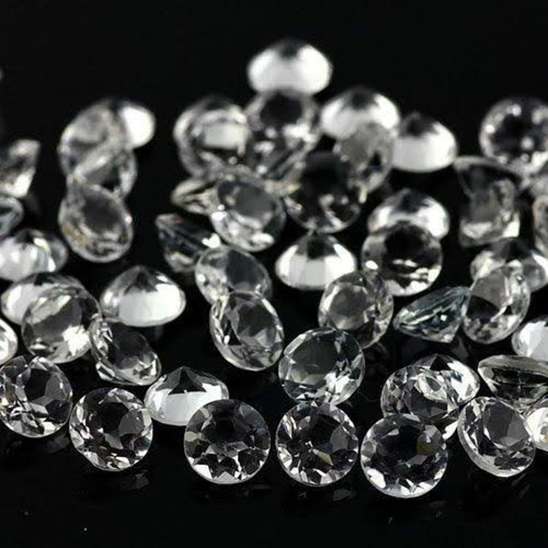 White Topaz 8 MM Round Faceted Cut 20 Pieces: Natural White Topaz 8 MM Round Faceted Cut 20 Pieces Gemstone : White Topaz Shape : Round Size : 8 MM Color : White (Colorless) Type : Faceted Cut Quantity : 20 Pieces Weig