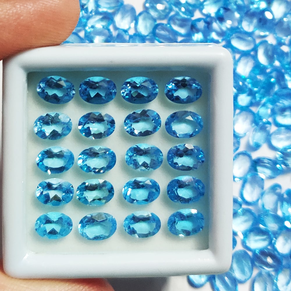 Swiss Blue Topaz 7x5 MM Oval Faceted Cut 20 Pieces: Natural Swiss Blue Topaz 7x5 MM Oval Faceted Cut 20 Pieces Gemstone : Swiss Blue Topaz Shape : Oval Size : 7x5 MM Color : Sky Blue Type : Faceted Cut Quantity : 20 Pieces W