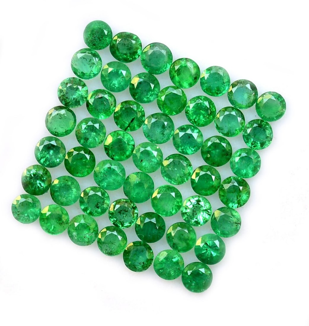 Emerald 2 MM Round Faceted Cut 100 Pieces: Natural Emerald 2 MM Round Faceted Cut 100 Pieces Gemstone : Emerald Shape : Round Size : 2 MM Color : Green Type : Faceted Cut Quantity : 100 Pieces Weight : 4 Carats<