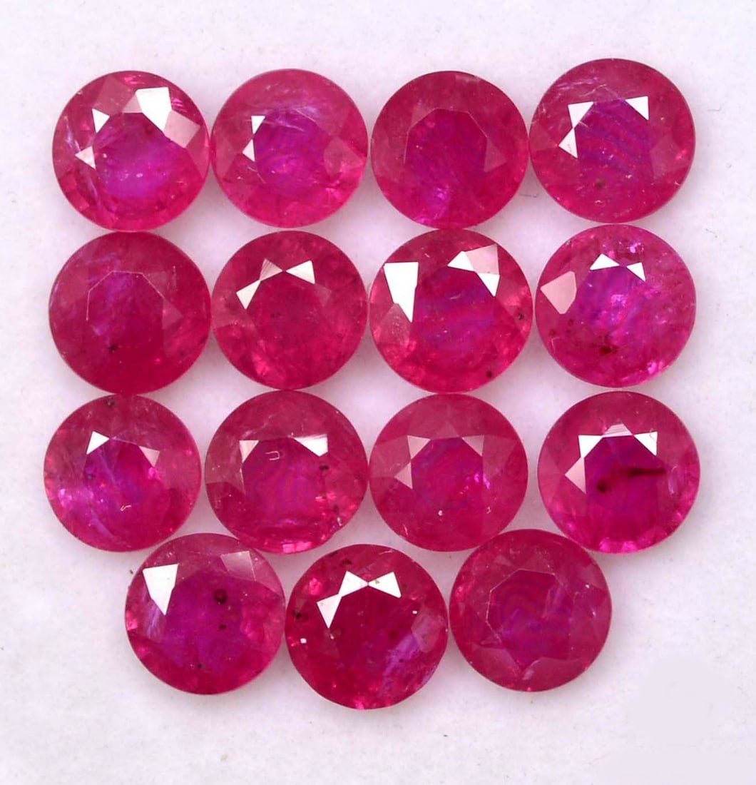Ruby 6 MM Round Faceted Cut 10 Pieces: Natural Ruby 6 MM Round Faceted Cut 10 Pieces Gemstone : Ruby Shape : Round Size : 6 MM Color : Red Type : Faceted Cut Quantity : 10 Pieces Weight : 11.8 Carats C