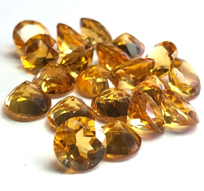 Citrine 6 MM Round Faceted Cut 25 Pieces: Natural Citrine 6 MM Round Faceted Cut 25 Pieces Gemstone : Citrine Shape : Round Size : 6 MM Color : Yellow Type : Faceted Cut Quantity : 25 Pieces Weight : 20.5 Carat