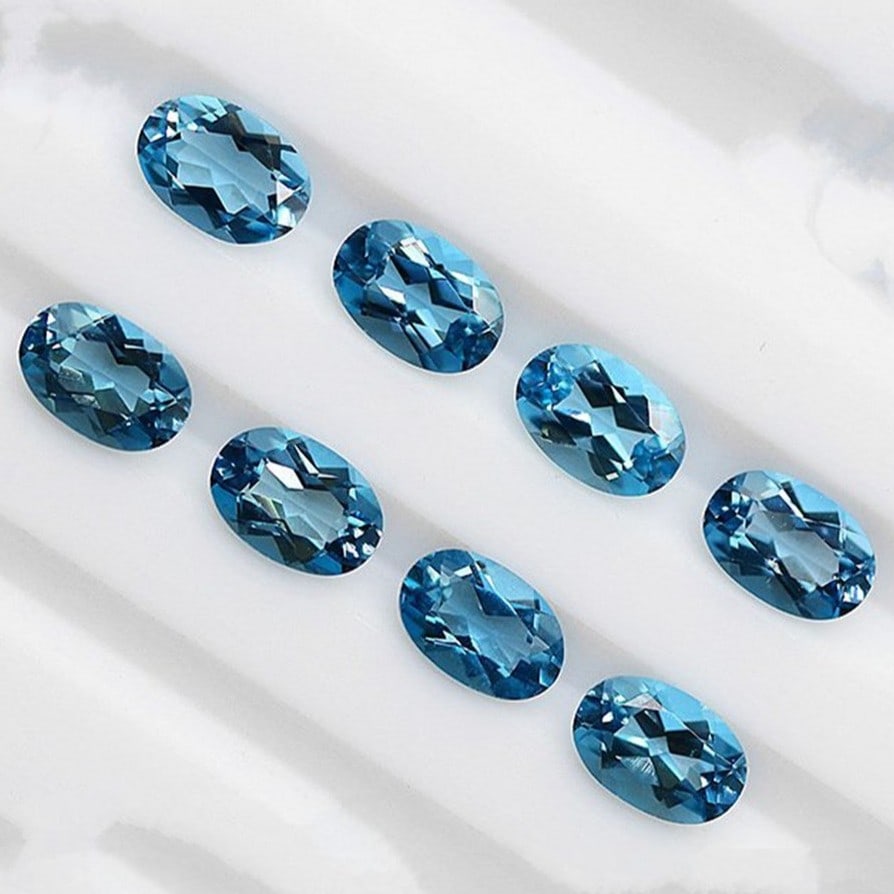 London Blue Topaz 7x5 MM Oval Faceted Cut 15 Pieces: Natural London Blue Topaz 7x5 MM Oval Faceted Cut 15 Pieces Gemstone : London Blue Topaz Shape : Oval Size : 7x5 MM Color : London Blue Type : Faceted Cut Quantity : 15 Pieces