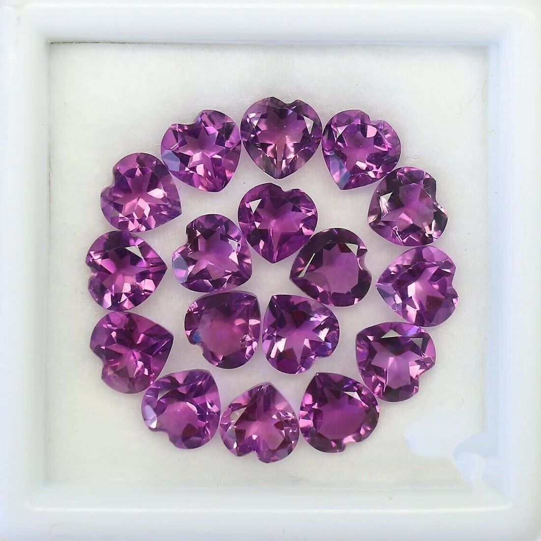 Amethyst 6x6 MM Heart Faceted Cut 50 Pieces: Natural Amethyst 6x6 MM Heart Faceted Cut 50 Pieces Gemstone : Amethyst Shape : Heart Size : 6x6 MM Color : Purple Type : Faceted Cut Quantity : 50 Pieces Weight : 26 C