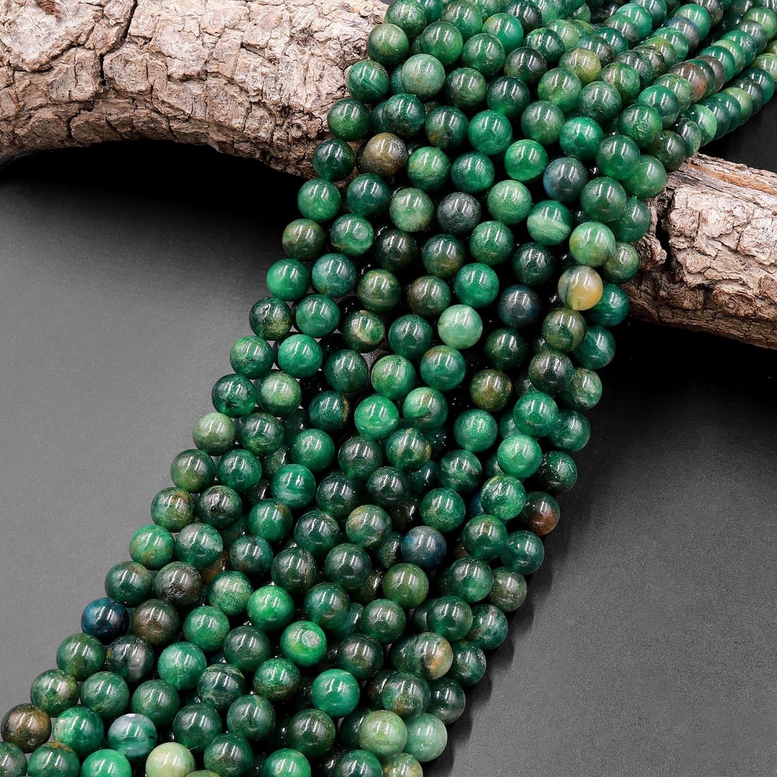 Natural Green Chlorite Euchlorite Fuchsite 4 MM Round Smooth Plain Beads 10 Strand: Natural Green Chlorite Euchlorite Fuchsite 4 MM Round Smooth Plain Beads 10 Strand Product Type : Loose Beads Strand Gemstone : Euchlorite Fuchsite Beads Shape : Round Smooth Plain Beads Size : 4 MM
