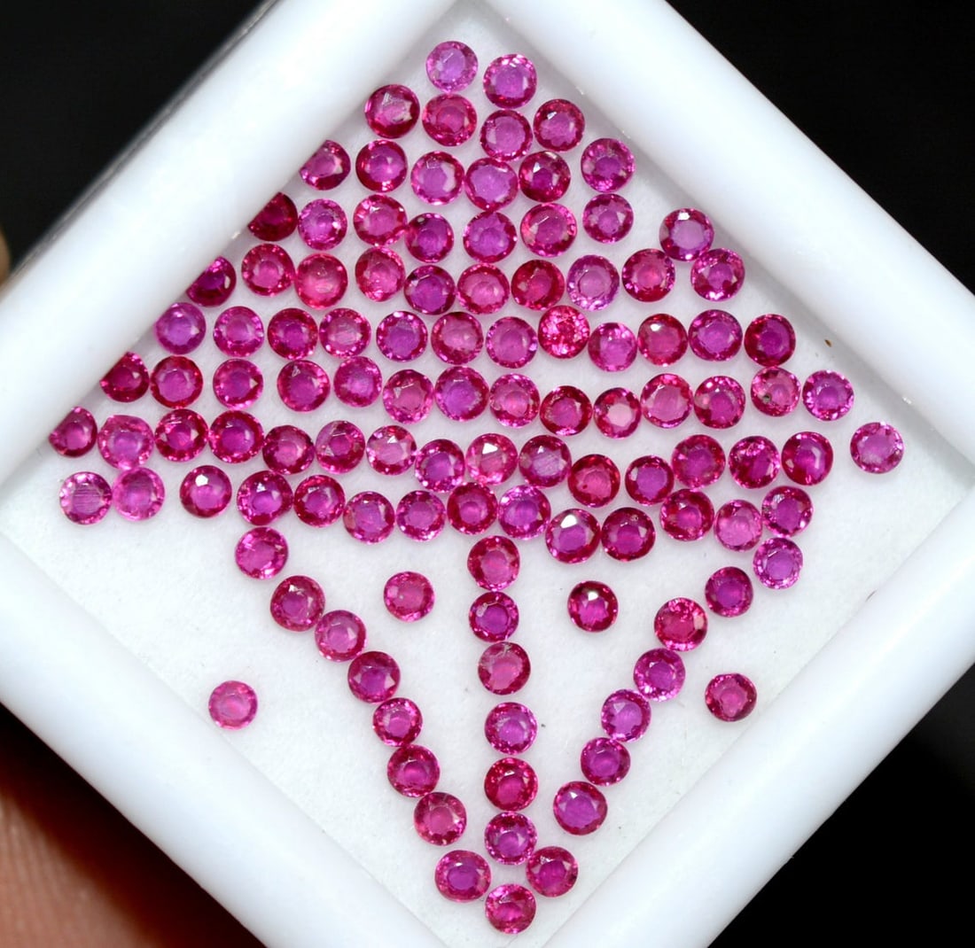 Ruby 1.50 MM Round Diamond Cut 100 Pieces: Natural Ruby 1.50 MM Round Diamond Cut 100 Pieces Gemstone : Ruby Shape : Round Size : 1.50 MM Color : Red Type : Diamond Cut Quantity : 100 Pieces Weight : 3 Carats