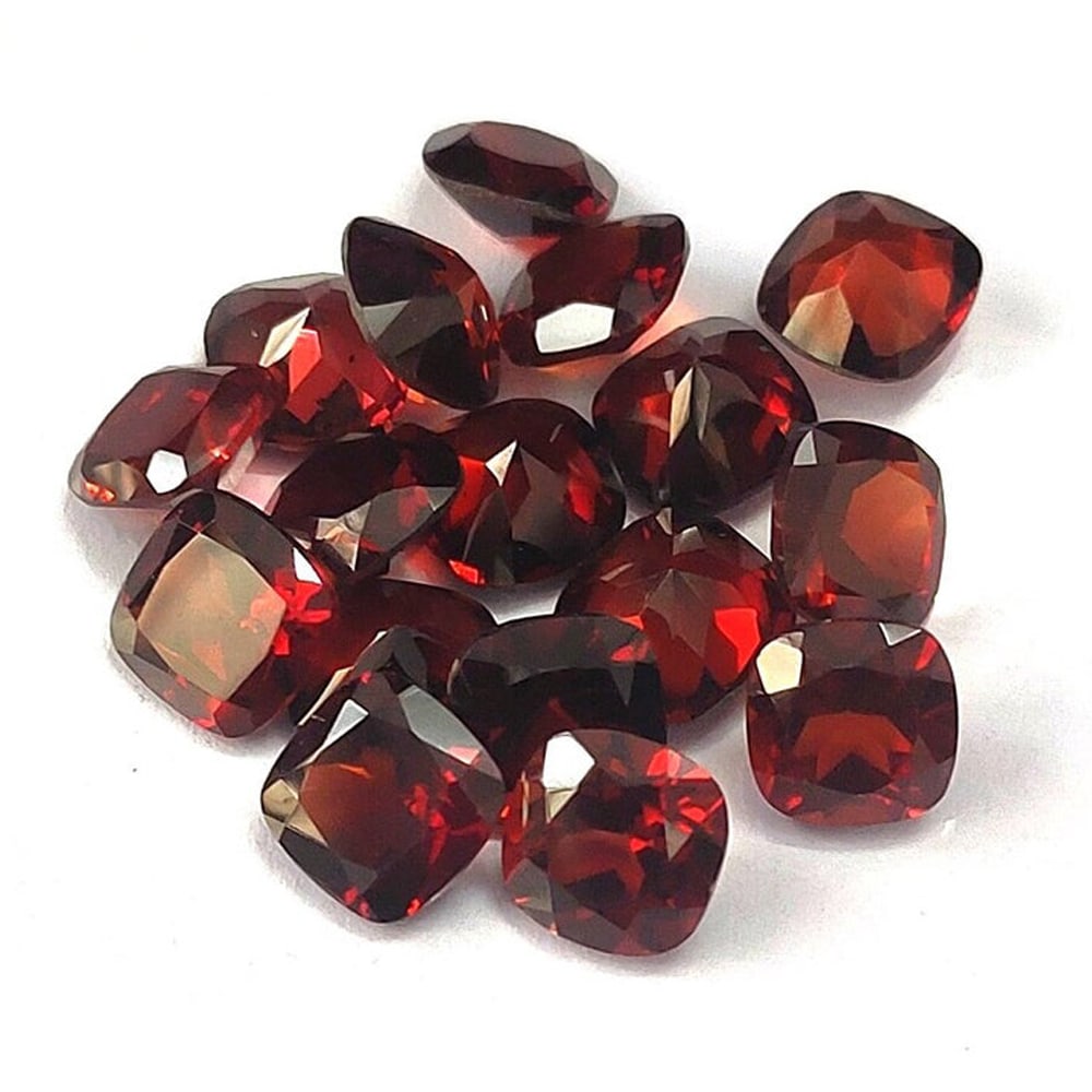 Red Garnet 5x5 MM Cushion Faceted Cut 50 Pieces: Natural Red Garnet 5x5 MM Cushion Faceted Cut 50 Pieces Gemstone : Red Garnet Shape : Cushion Size : 5x5 MM Color : Red Type : Faceted Cut Quantity : 50 Pieces Weight :