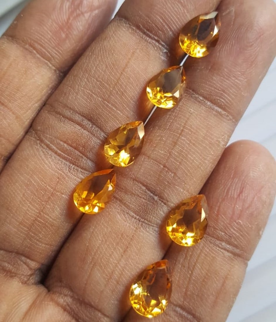Citrine 7x5 MM Pear Faceted Cut 50 Pieces: Natural Citrine 7x5 MM Pear Faceted Cut 50 Pieces Gemstone : Citrine Shape : Pear Size : 7x5 MM Color : Yellow Type : Faceted Cut Quantity : 50 Pieces Weight : 31 Carat