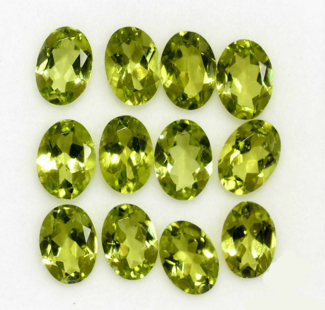 Peridot 6x4 MM Oval Faceted Cut 50 Pieces: Natural Peridot 6x4 MM Oval Faceted Cut 50 Pieces Gemstone : Peridot Shape : Oval Size : 6x4 MM Color : Green Type : Faceted Cut Quantity : 50 Pieces Weight : 25 Carats