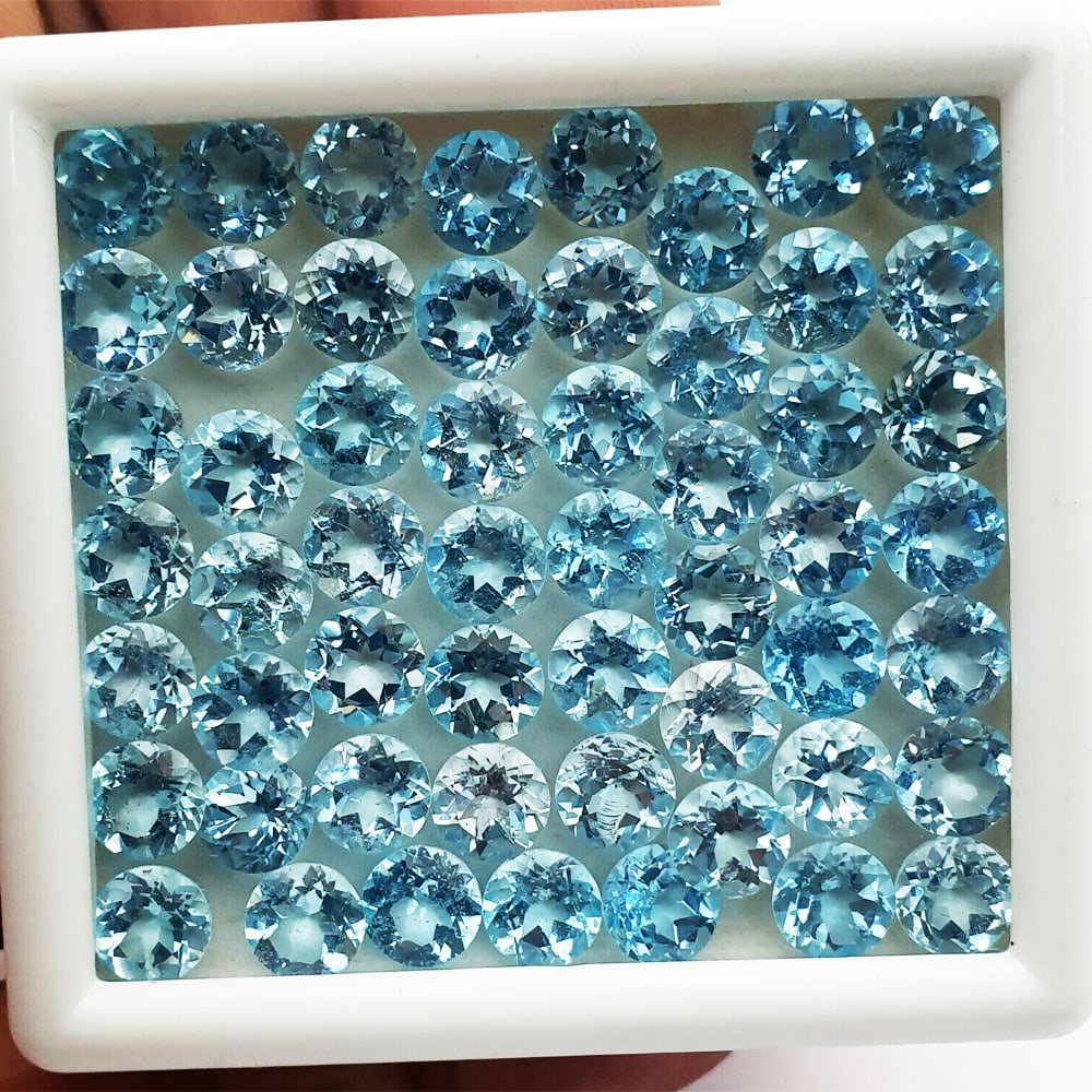 Blue Topaz 4 MM Round Faceted Cut 50 Pieces: Natural Blue Topaz 4 MM Round Faceted Cut 50 Pieces Gemstone : Blue Topaz Shape : Round Size : 4 MM Color : Sky Blue Type : Faceted Cut Quantity : 50 Pieces Weight : 16